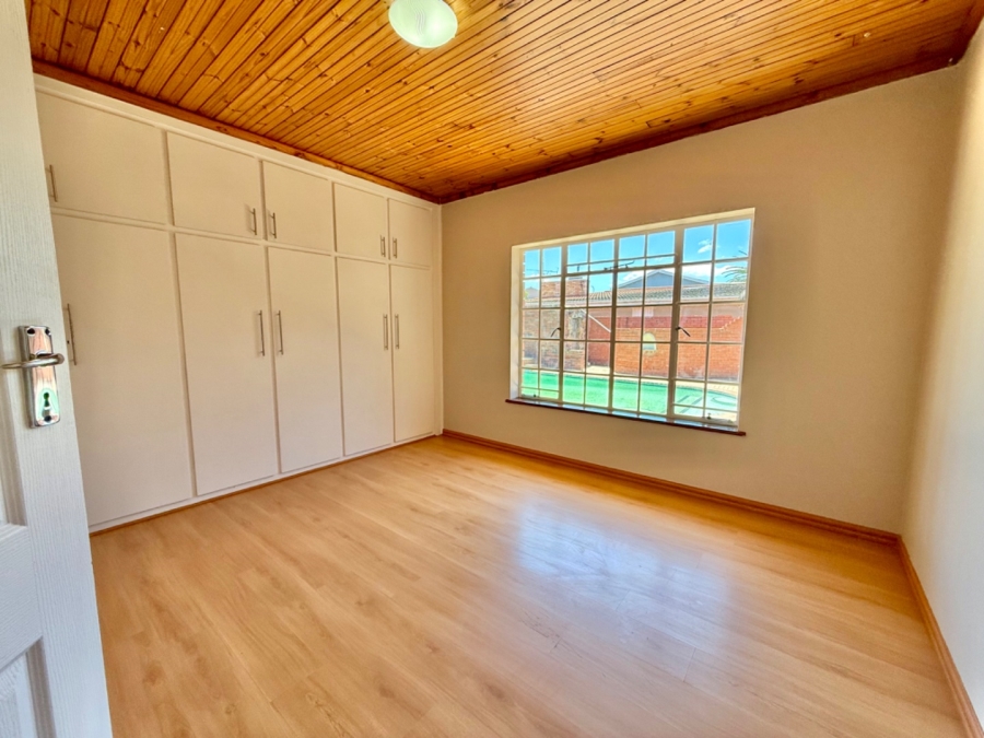 5 Bedroom Property for Sale in Bluewater Bay Eastern Cape